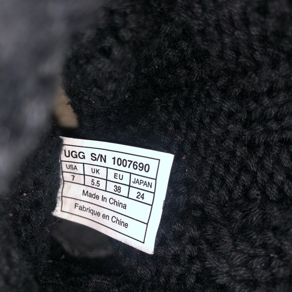 Authentic black UGG Australia Cassidee size 7 USA. - Picture 2 of 14
